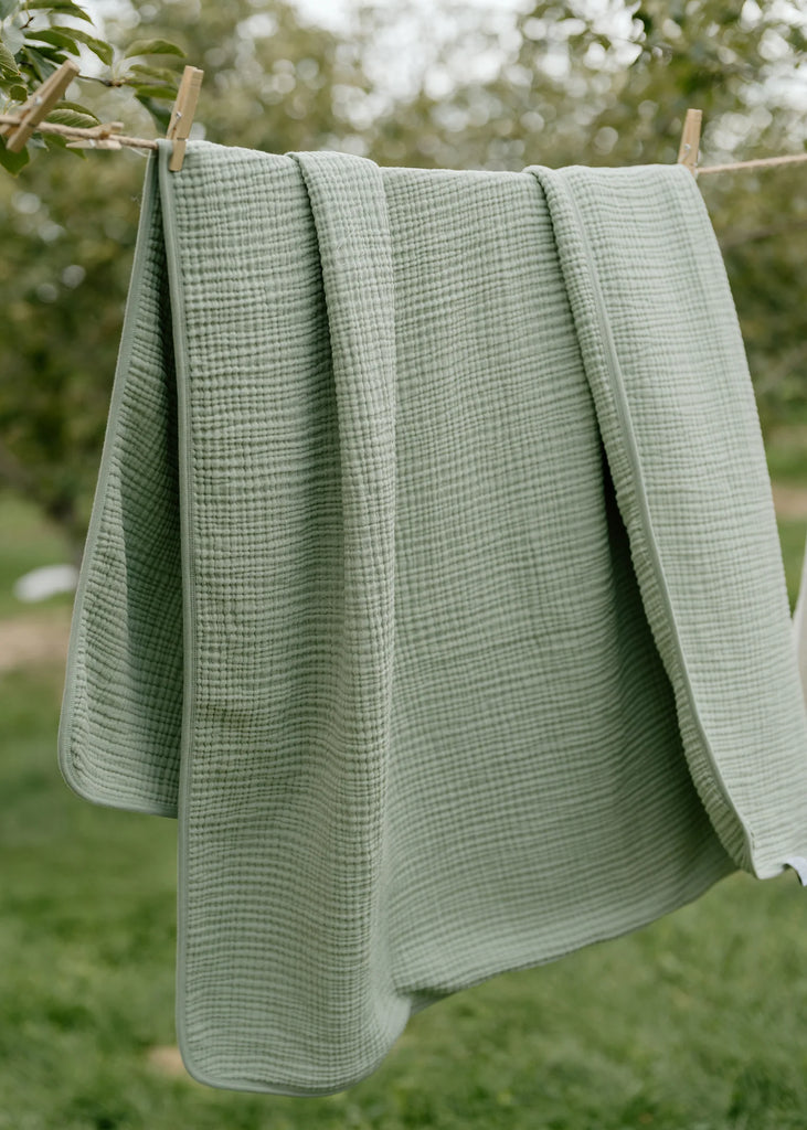 Oilo Canada - Sea Moss Organic Throw Blanket - ella+elliot