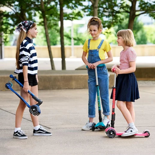 Micro Canada - Maxi Deluxe Foldable LED Scooter - ella+elliot